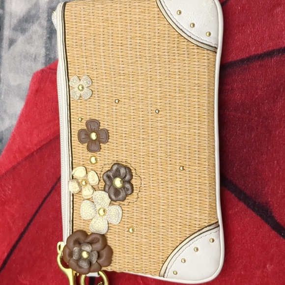 Coach straw flower wristlet - Picture 5 of 16